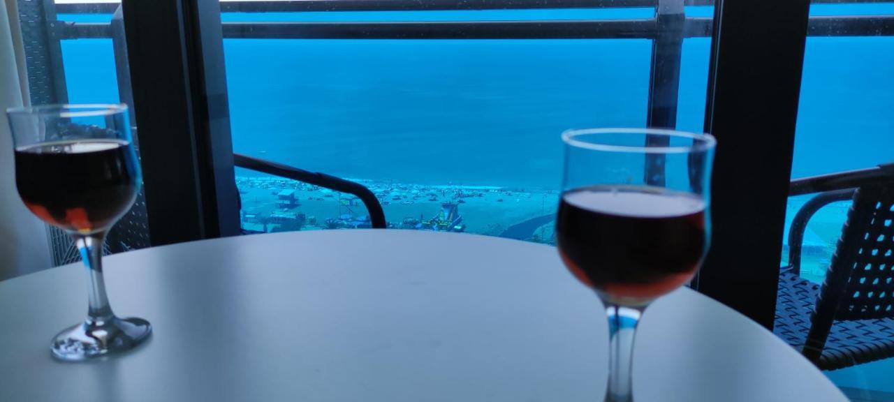 Only Front Sea View, No Side View, Wonderful Panorama, High Floor, Location Guarantee Aparthotel Μπατούμι Εξωτερικό φωτογραφία