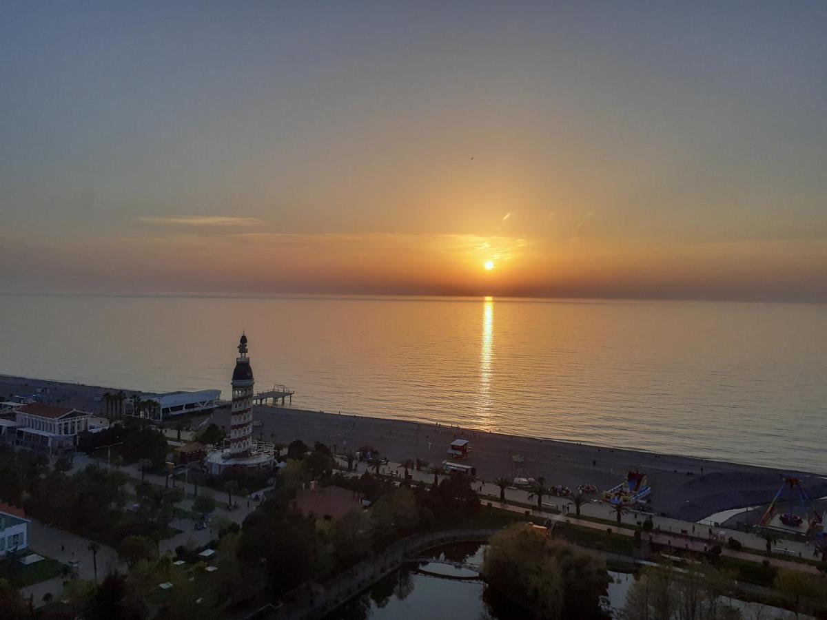 Only Front Sea View, No Side View, Wonderful Panorama, High Floor, Location Guarantee Aparthotel Μπατούμι Εξωτερικό φωτογραφία