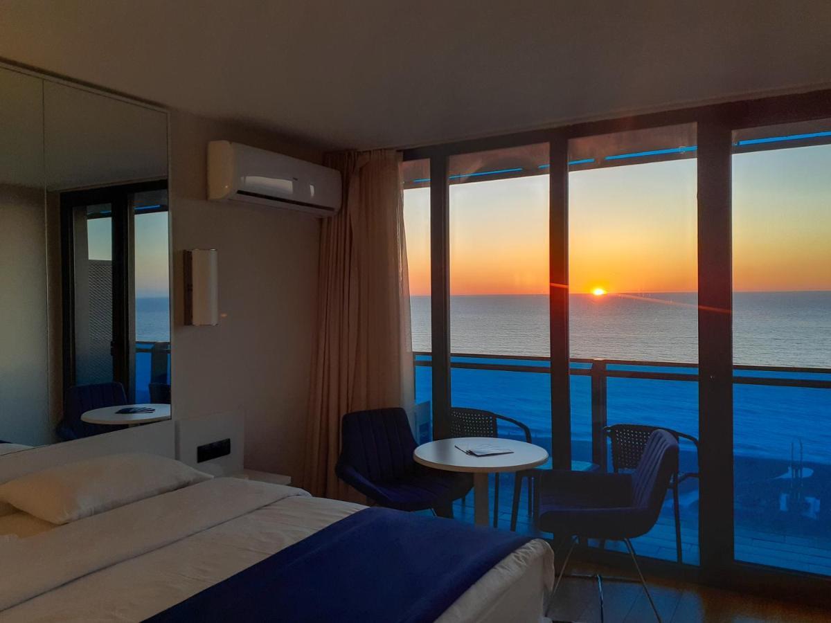 Only Front Sea View, No Side View, Wonderful Panorama, High Floor, Location Guarantee Aparthotel Μπατούμι Εξωτερικό φωτογραφία